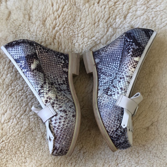 Snake print Fringed Leather Wedges - Picture 2 of 6